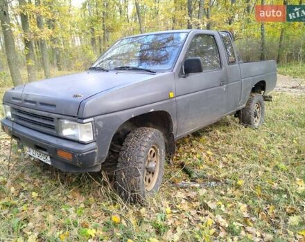 Красный Ниссан Кинг Каб, объемом двигателя 2.4 л и пробегом 400 тыс. км за 6000 $, фото 1 на Automoto.ua