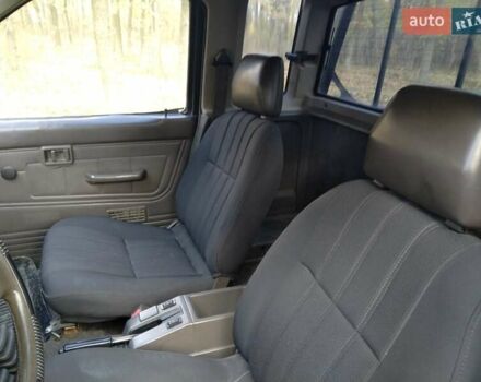 Красный Ниссан Кинг Каб, объемом двигателя 2.4 л и пробегом 400 тыс. км за 6000 $, фото 10 на Automoto.ua