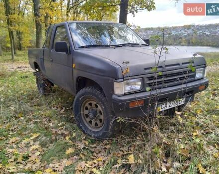 Красный Ниссан Кинг Каб, объемом двигателя 2.4 л и пробегом 400 тыс. км за 6000 $, фото 2 на Automoto.ua