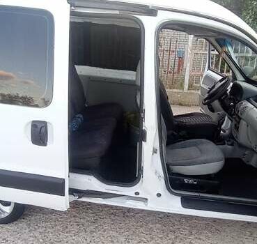 Белый Ниссан Кубистар, объемом двигателя 1.46 л и пробегом 400 тыс. км за 3100 $, фото 11 на Automoto.ua