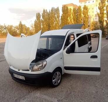 Белый Ниссан Кубистар, объемом двигателя 1.46 л и пробегом 400 тыс. км за 3100 $, фото 6 на Automoto.ua