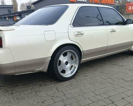 Белый Ниссан Лаурел, объемом двигателя 2 л и пробегом 353 тыс. км за 5000 $, фото 4 на Automoto.ua