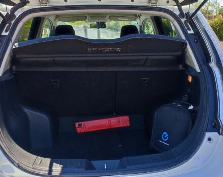 Белый Ниссан Лиф, объемом двигателя 0 л и пробегом 107 тыс. км за 10300 $, фото 4 на Automoto.ua