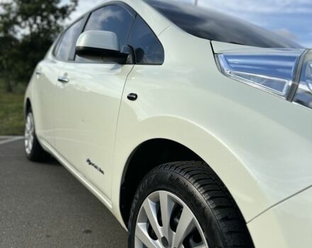 Белый Ниссан Лиф, объемом двигателя 0 л и пробегом 134 тыс. км за 4300 $, фото 12 на Automoto.ua