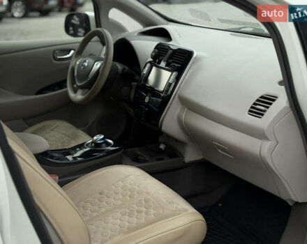 Белый Ниссан Лиф, объемом двигателя 0 л и пробегом 160 тыс. км за 10599 $, фото 8 на Automoto.ua