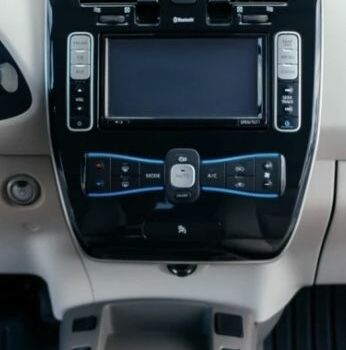 Белый Ниссан Лиф, объемом двигателя 0 л и пробегом 134 тыс. км за 4300 $, фото 19 на Automoto.ua