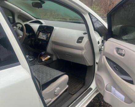 Белый Ниссан Лиф, объемом двигателя 0 л и пробегом 150 тыс. км за 3500 $, фото 7 на Automoto.ua