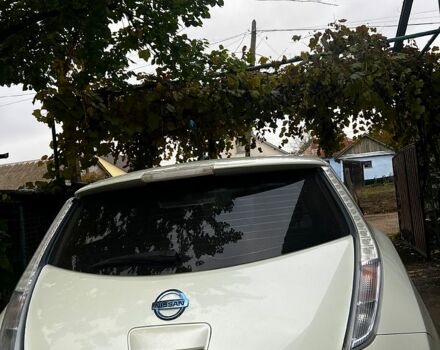 Белый Ниссан Лиф, объемом двигателя 80 л и пробегом 130 тыс. км за 4000 $, фото 2 на Automoto.ua