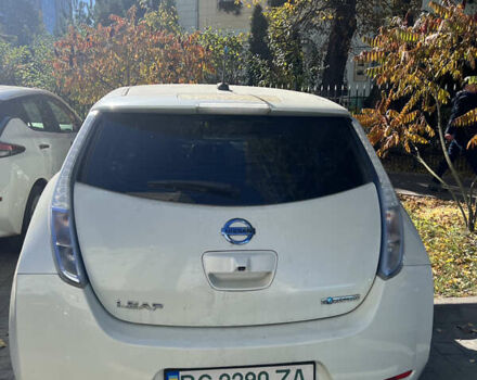 Ниссан Лиф 2011 в Львове на Automoto.ua Белый Ниссан Лиф, объемом двигателя 0 л и пробегом 109 тыс. км за 5800 $, фото 3 на Automoto.ua
