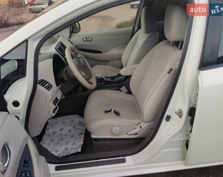 Белый Ниссан Лиф, объемом двигателя 0 л и пробегом 142 тыс. км за 5599 $, фото 16 на Automoto.ua