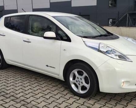 Ниссан Лиф 2011 в Ивано-Франковске на Automoto.ua Белый Ниссан Лиф, объемом двигателя 0 л и пробегом 117 тыс. км за 4600 $, фото 9 на Automoto.ua