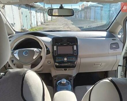 Білий Ніссан Ліф, об'ємом двигуна 0 л та пробігом 73 тис. км за 7500 $, фото 2 на Automoto.ua