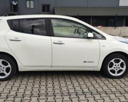 Ниссан Лиф 2011 в Ивано-Франковске на Automoto.ua Белый Ниссан Лиф, объемом двигателя 0 л и пробегом 117 тыс. км за 4600 $, фото 4 на Automoto.ua