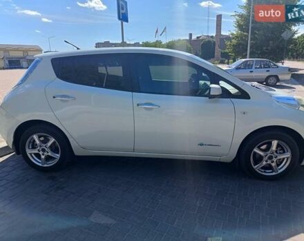 Белый Ниссан Лиф, объемом двигателя 0 л и пробегом 121 тыс. км за 4999 $, фото 3 на Automoto.ua