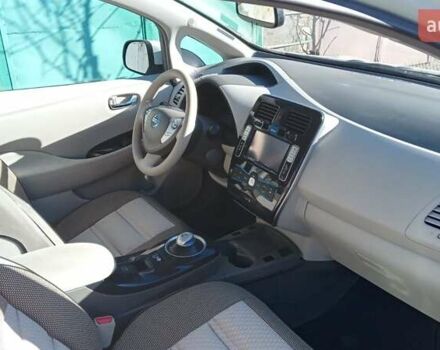 Білий Ніссан Ліф, об'ємом двигуна 0 л та пробігом 73 тис. км за 7500 $, фото 6 на Automoto.ua