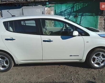 Білий Ніссан Ліф, об'ємом двигуна 0 л та пробігом 73 тис. км за 7500 $, фото 5 на Automoto.ua