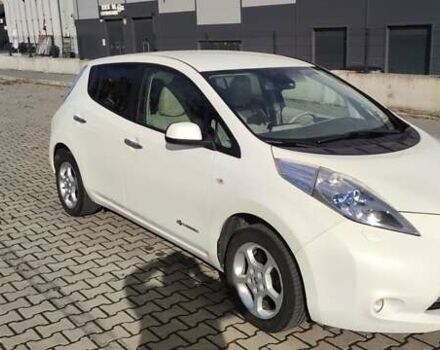 Ниссан Лиф 2011 в Ивано-Франковске на Automoto.ua Белый Ниссан Лиф, объемом двигателя 0 л и пробегом 117 тыс. км за 4600 $, фото 19 на Automoto.ua