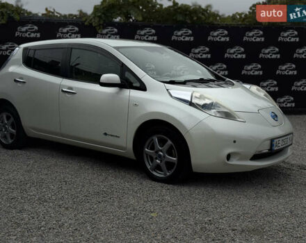 Белый Ниссан Лиф, объемом двигателя 0 л и пробегом 160 тыс. км за 10599 $, фото 3 на Automoto.ua