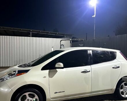 Белый Ниссан Лиф, объемом двигателя 0 л и пробегом 133 тыс. км за 4000 $, фото 1 на Automoto.ua