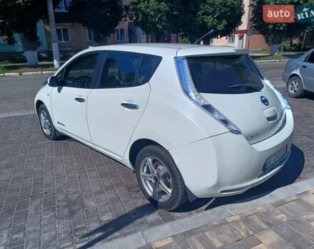 Белый Ниссан Лиф, объемом двигателя 0 л и пробегом 121 тыс. км за 4999 $, фото 5 на Automoto.ua