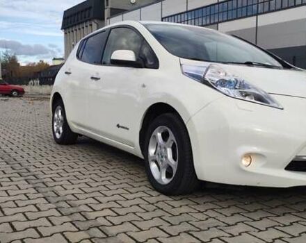 Ниссан Лиф 2011 в Ивано-Франковске на Automoto.ua Белый Ниссан Лиф, объемом двигателя 0 л и пробегом 117 тыс. км за 4600 $, фото 10 на Automoto.ua