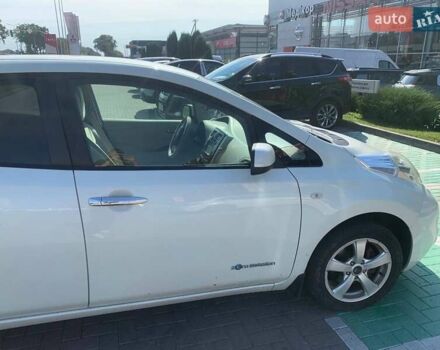 Белый Ниссан Лиф, объемом двигателя 0 л и пробегом 140 тыс. км за 4500 $, фото 6 на Automoto.ua