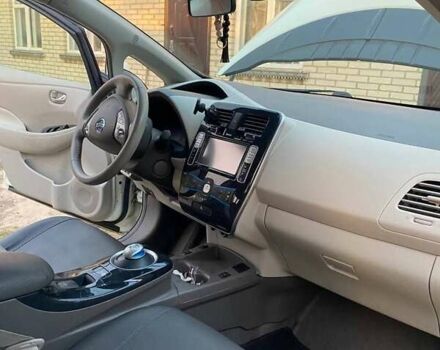 Белый Ниссан Лиф, объемом двигателя 0 л и пробегом 119 тыс. км за 5300 $, фото 16 на Automoto.ua