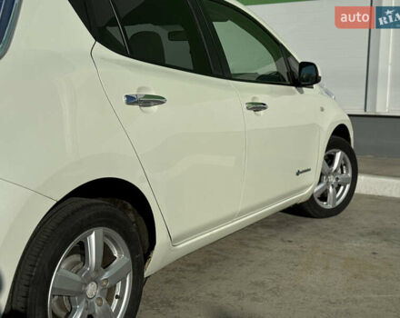 Белый Ниссан Лиф, объемом двигателя 0 л и пробегом 95 тыс. км за 5300 $, фото 22 на Automoto.ua