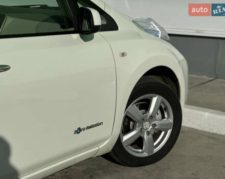 Белый Ниссан Лиф, объемом двигателя 0 л и пробегом 95 тыс. км за 5300 $, фото 24 на Automoto.ua