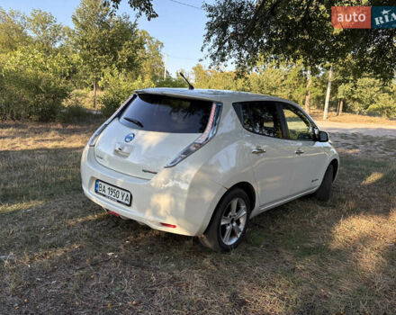 Белый Ниссан Лиф, объемом двигателя 0 л и пробегом 153 тыс. км за 4500 $, фото 4 на Automoto.ua