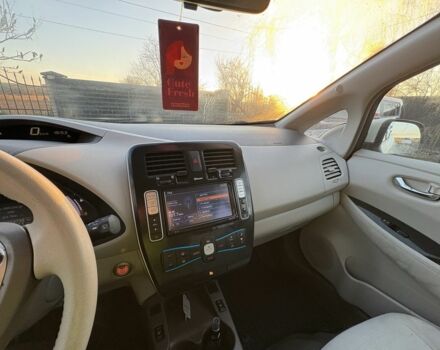 Белый Ниссан Лиф, объемом двигателя 0 л и пробегом 124 тыс. км за 4000 $, фото 20 на Automoto.ua