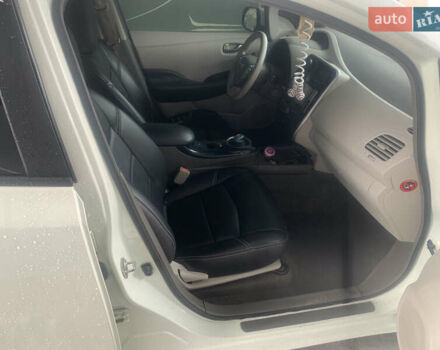 Білий Ніссан Ліф, об'ємом двигуна 0 л та пробігом 125 тис. км за 5200 $, фото 11 на Automoto.ua