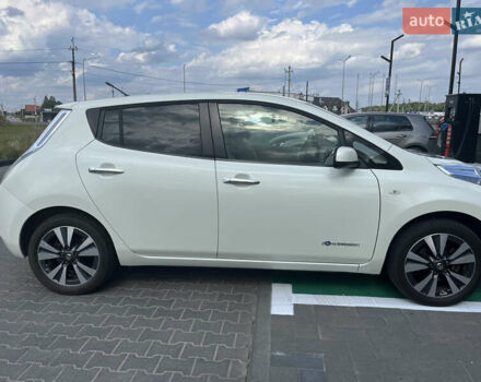 Белый Ниссан Лиф, объемом двигателя 0 л и пробегом 102 тыс. км за 5400 $, фото 7 на Automoto.ua