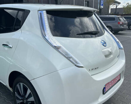 Белый Ниссан Лиф, объемом двигателя 0 л и пробегом 102 тыс. км за 5400 $, фото 5 на Automoto.ua