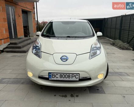 Белый Ниссан Лиф, объемом двигателя 0 л и пробегом 112 тыс. км за 5100 $, фото 2 на Automoto.ua