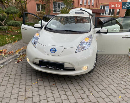 Білий Ніссан Ліф, об'ємом двигуна 0 л та пробігом 81 тис. км за 4600 $, фото 4 на Automoto.ua