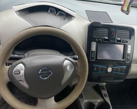 Белый Ниссан Лиф, объемом двигателя 0 л и пробегом 300 тыс. км за 4950 $, фото 2 на Automoto.ua