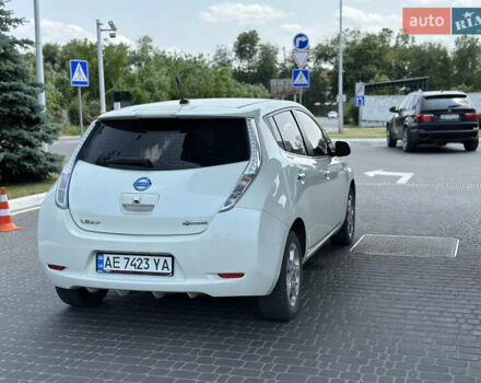 Білий Ніссан Ліф, об'ємом двигуна 0 л та пробігом 130 тис. км за 5600 $, фото 3 на Automoto.ua