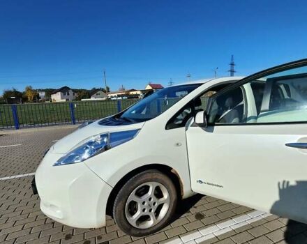 Белый Ниссан Лиф, объемом двигателя 0 л и пробегом 119 тыс. км за 5300 $, фото 10 на Automoto.ua