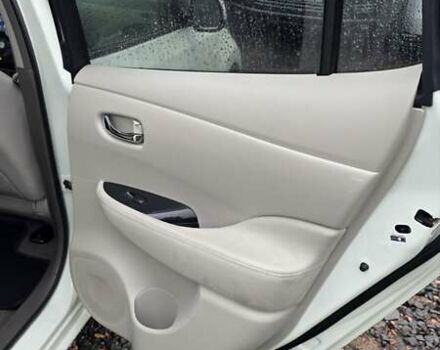 Белый Ниссан Лиф, объемом двигателя 0 л и пробегом 125 тыс. км за 5200 $, фото 19 на Automoto.ua