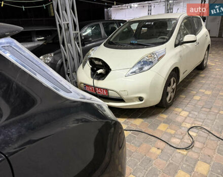 Белый Ниссан Лиф, объемом двигателя 0 л и пробегом 124 тыс. км за 4990 $, фото 2 на Automoto.ua