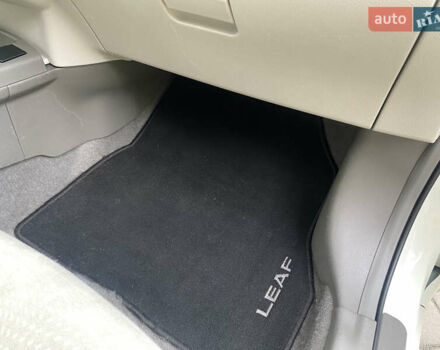 Білий Ніссан Ліф, об'ємом двигуна 0 л та пробігом 81 тис. км за 4600 $, фото 30 на Automoto.ua