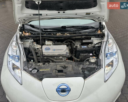 Белый Ниссан Лиф, объемом двигателя 0 л и пробегом 68 тыс. км за 4000 $, фото 16 на Automoto.ua