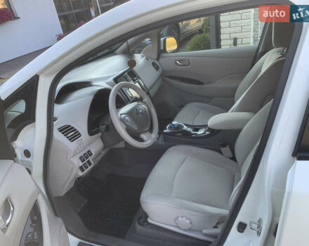 Білий Ніссан Ліф, об'ємом двигуна 0 л та пробігом 77 тис. км за 6850 $, фото 5 на Automoto.ua