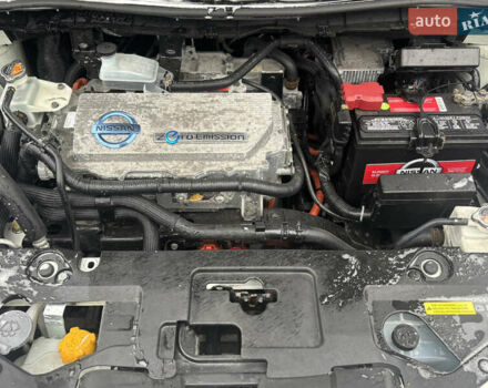Білий Ніссан Ліф, об'ємом двигуна 0 л та пробігом 152 тис. км за 4450 $, фото 21 на Automoto.ua