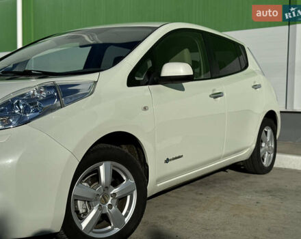 Белый Ниссан Лиф, объемом двигателя 0 л и пробегом 95 тыс. км за 5300 $, фото 13 на Automoto.ua