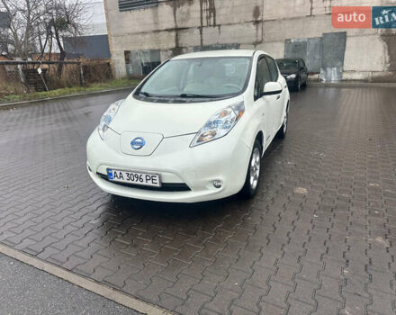 Белый Ниссан Лиф, объемом двигателя 0 л и пробегом 68 тыс. км за 4000 $, фото 21 на Automoto.ua