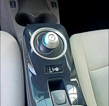 Белый Ниссан Лиф, объемом двигателя 0 л и пробегом 98 тыс. км за 5850 $, фото 19 на Automoto.ua