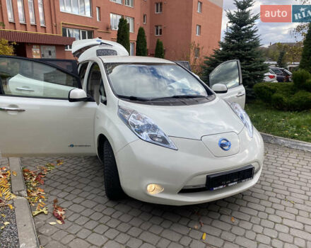 Білий Ніссан Ліф, об'ємом двигуна 0 л та пробігом 81 тис. км за 4600 $, фото 5 на Automoto.ua