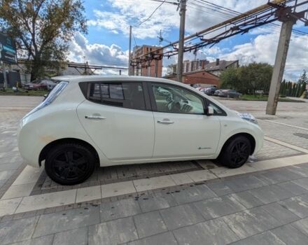 Белый Ниссан Лиф, объемом двигателя 0 л и пробегом 125 тыс. км за 4200 $, фото 5 на Automoto.ua